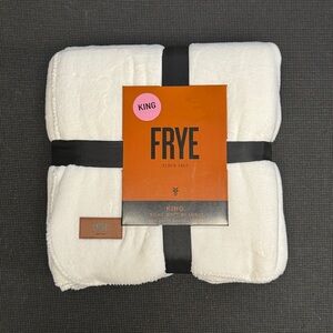 New Frye Silky Soft King Blanket Fleece 108 in x 90 in. Off White Cream Ivory